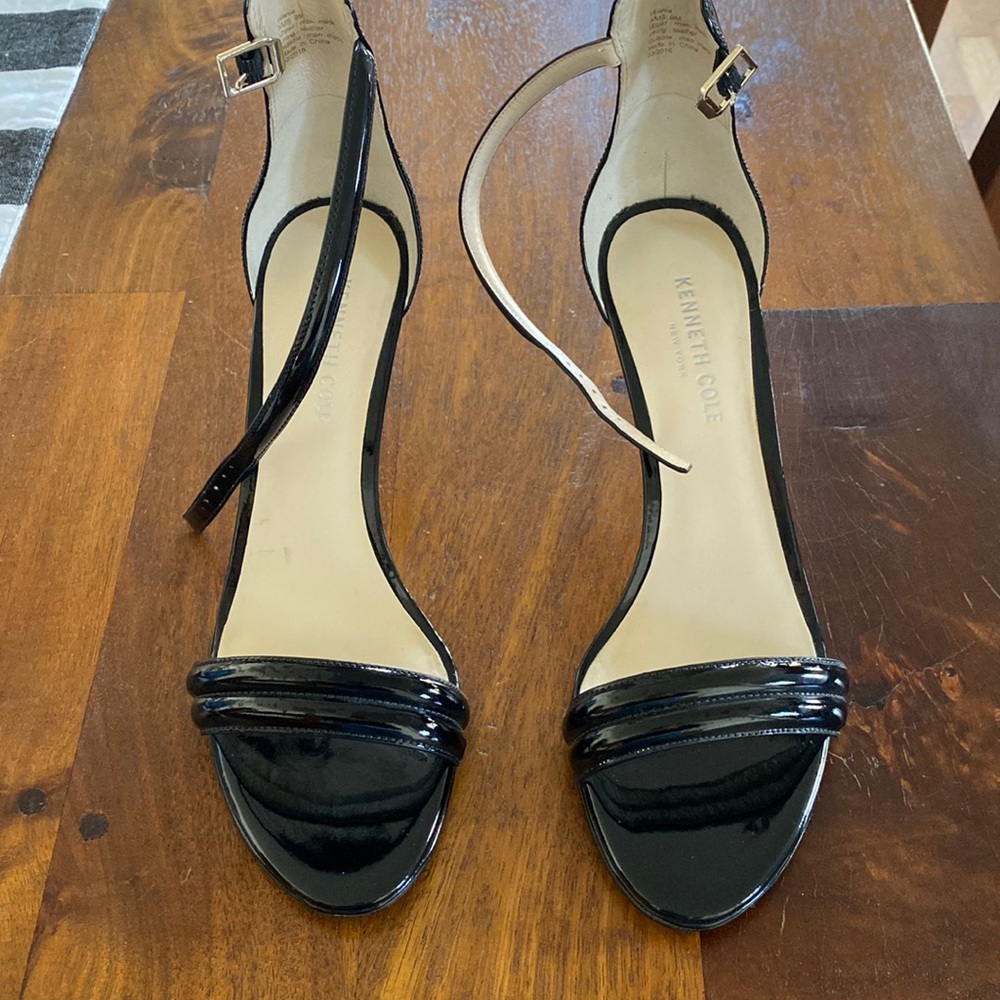 Excelled condition Kenneth Cole black patent leather heels
